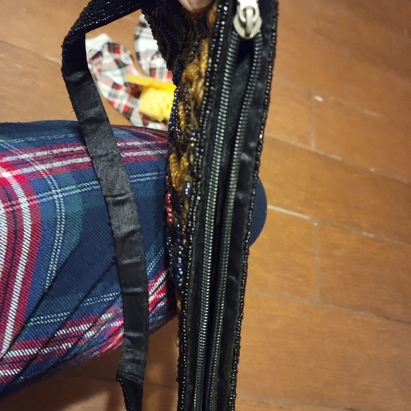 Hand beaded handbag - Picture 4 of 7